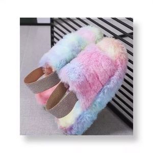 Fluffy slippers w/ free sparkle mask
